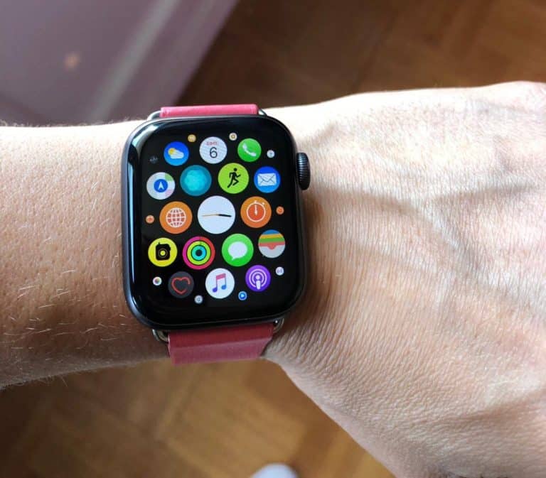 Best 8 Activity Trackers for Small Wrists & Women In 2020! Wear To Track