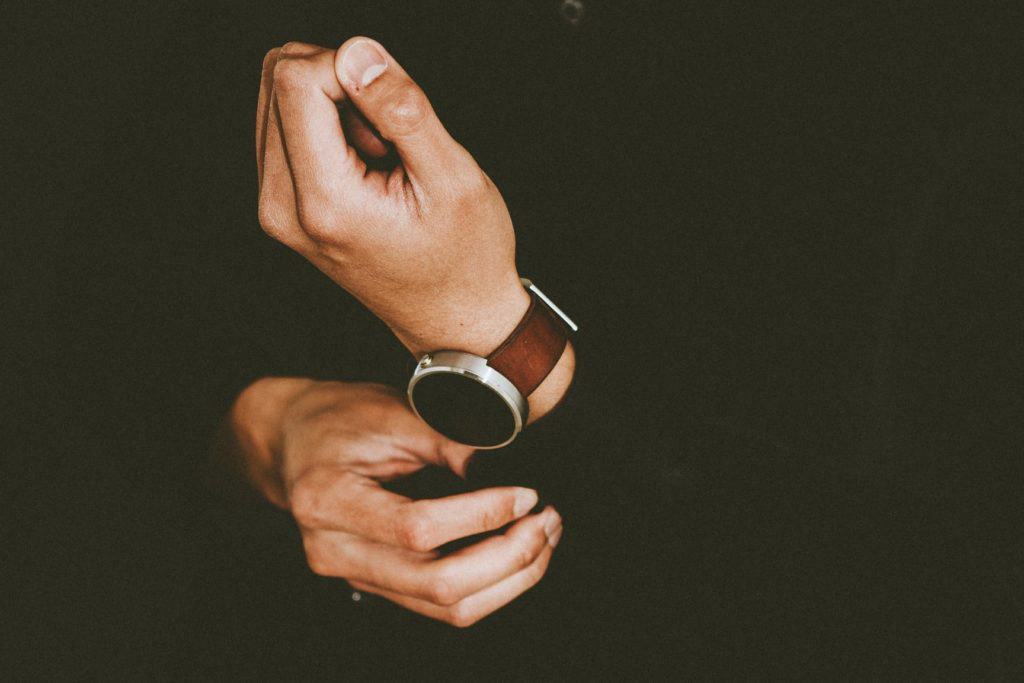 android watch with speaker and microphone