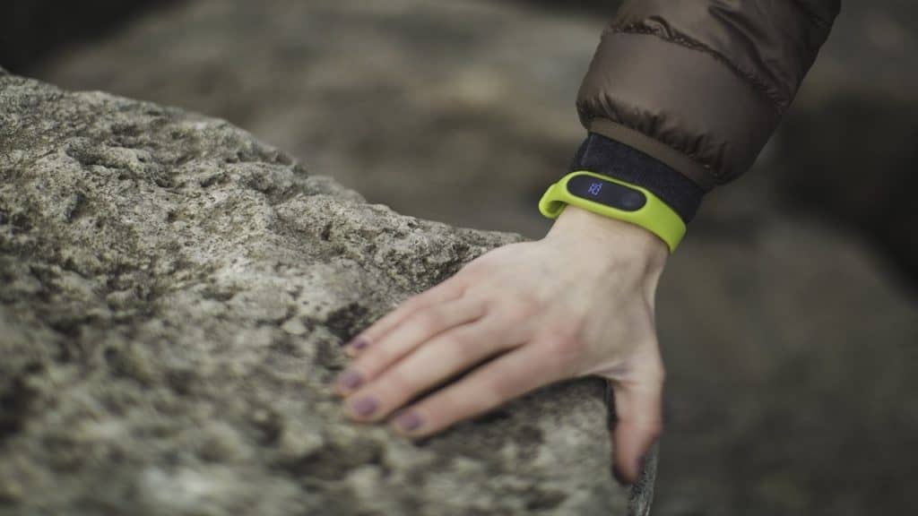 What is the Best Fitbit for a Small Wrist & how to Measure it Before